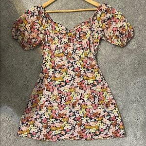 Billabong Size S Floral Puff Sleeve Sweetheart Neckline / Off the Shoulder Dress